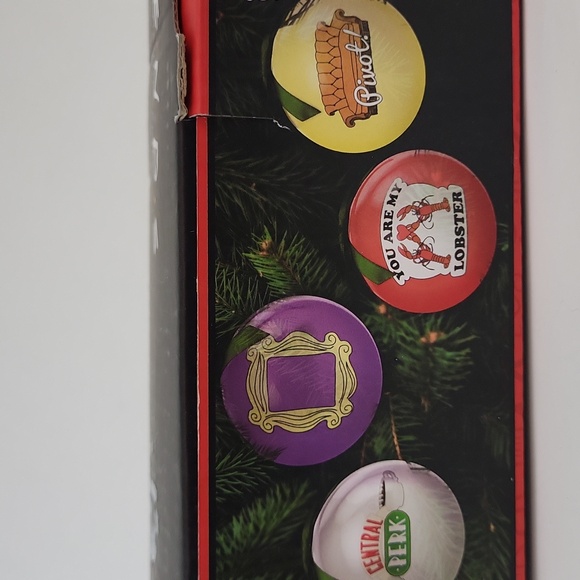 FRIENDS TV Show Christmas Tree Set of 4 Ball Ornaments Shatterproof - Picture 5 of 8